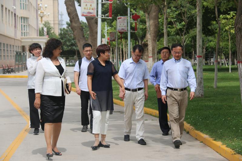 黄钢校长一行赴新疆喀什卫校推进对口支援工作